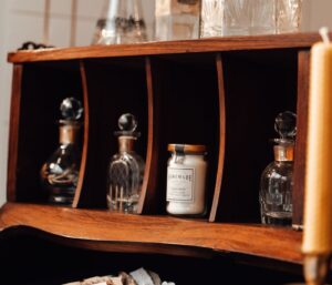 Comment choisir la bonne cire vos meubles anciens